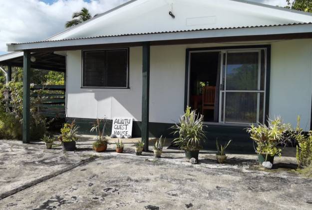 Outside of the accommodation Aliutu Guesthouse Ga