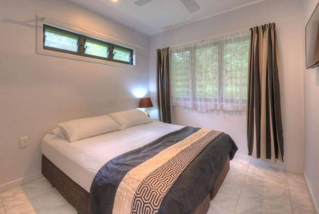 second bedroom of the accommodation of the property